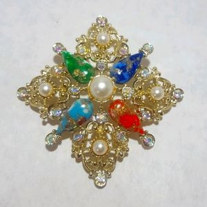 Vintage Sarah Coventry pin pendant